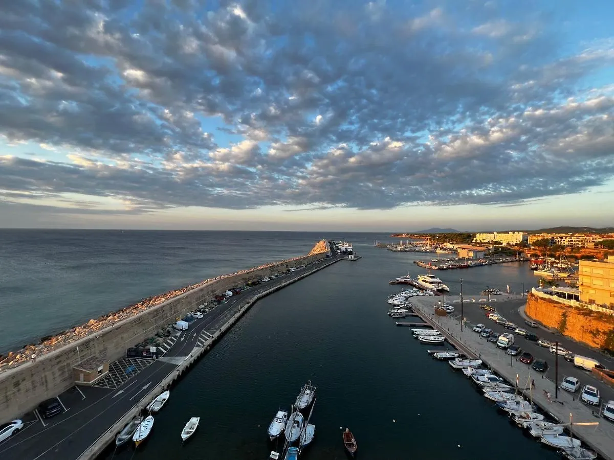 Charming Sea Front 3 Bedroom Apartment - Incredible Views! L'Ametlla de Mar
