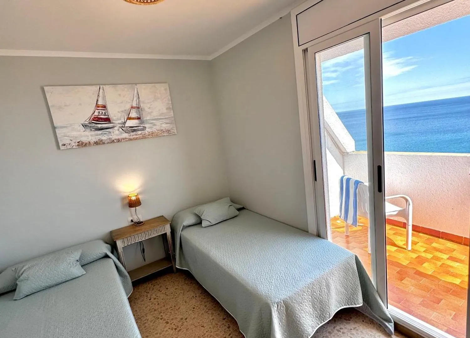 Charming Sea Front 3 Bedroom Apartment - Incredible Views! L'Ametlla de Mar