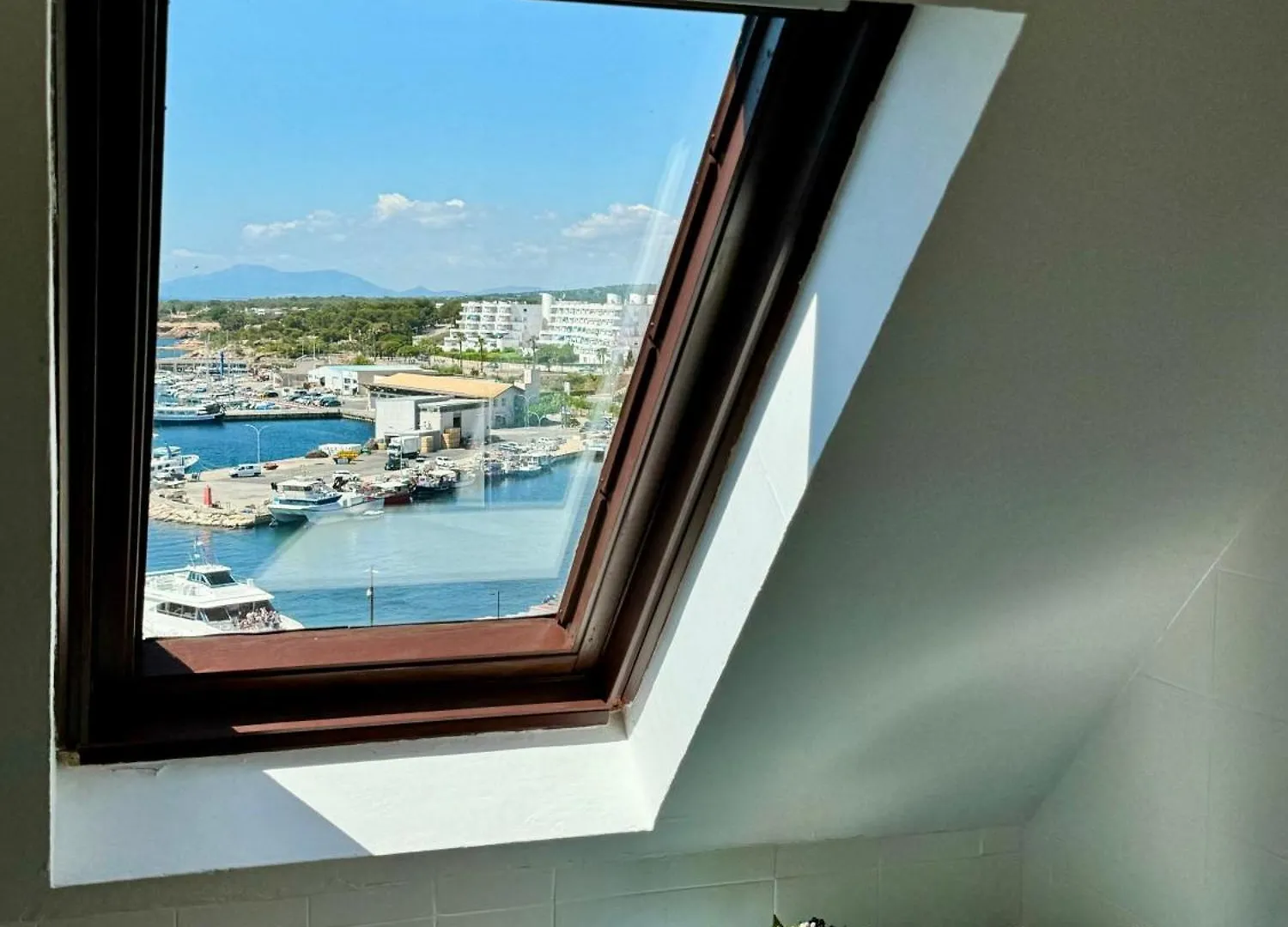 Charming Sea Front 3 Bedroom Apartment - Incredible Views! L'Ametlla de Mar Spain